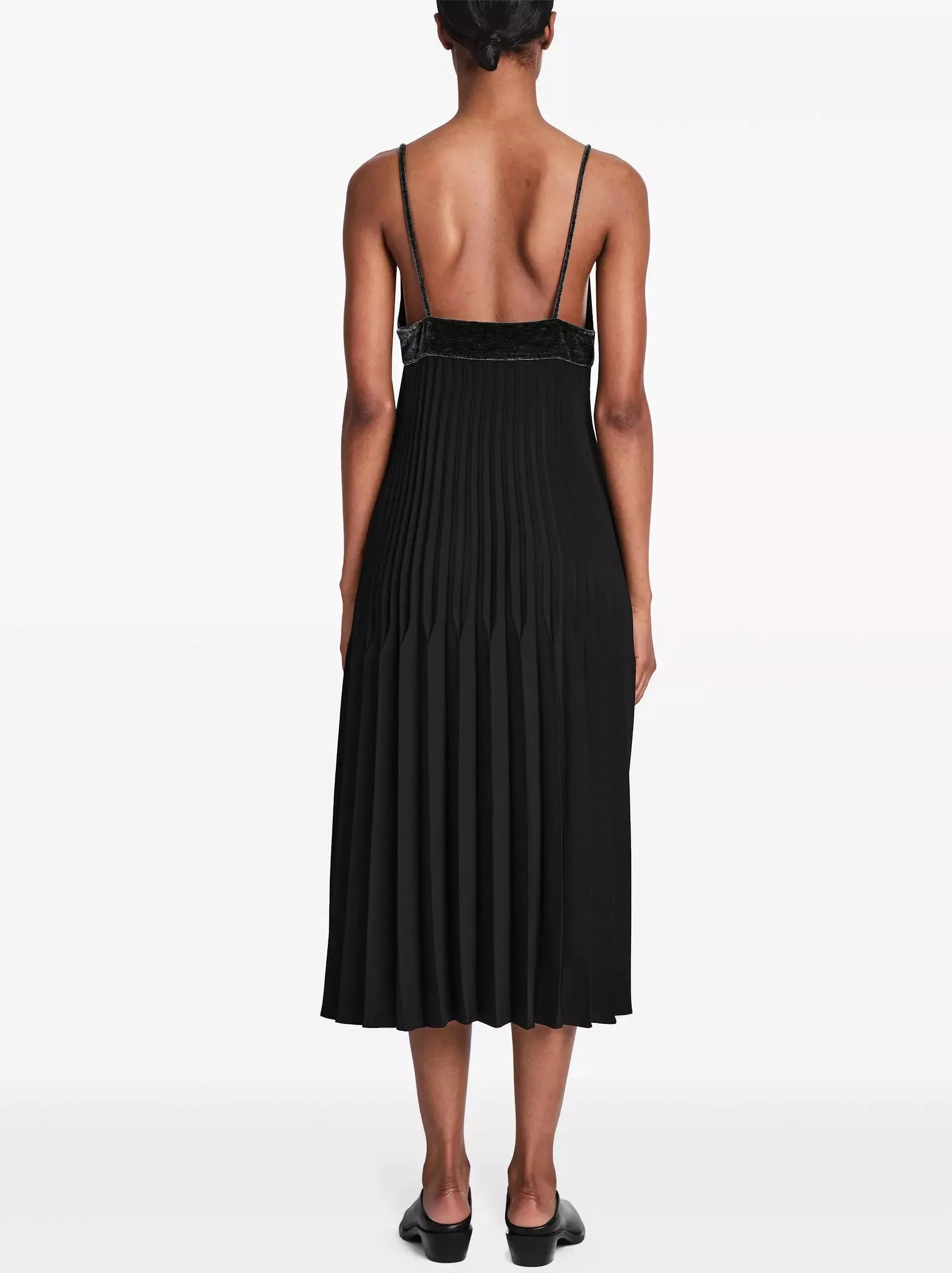 Black Pleated Velvet Sleeveless Midi Dress