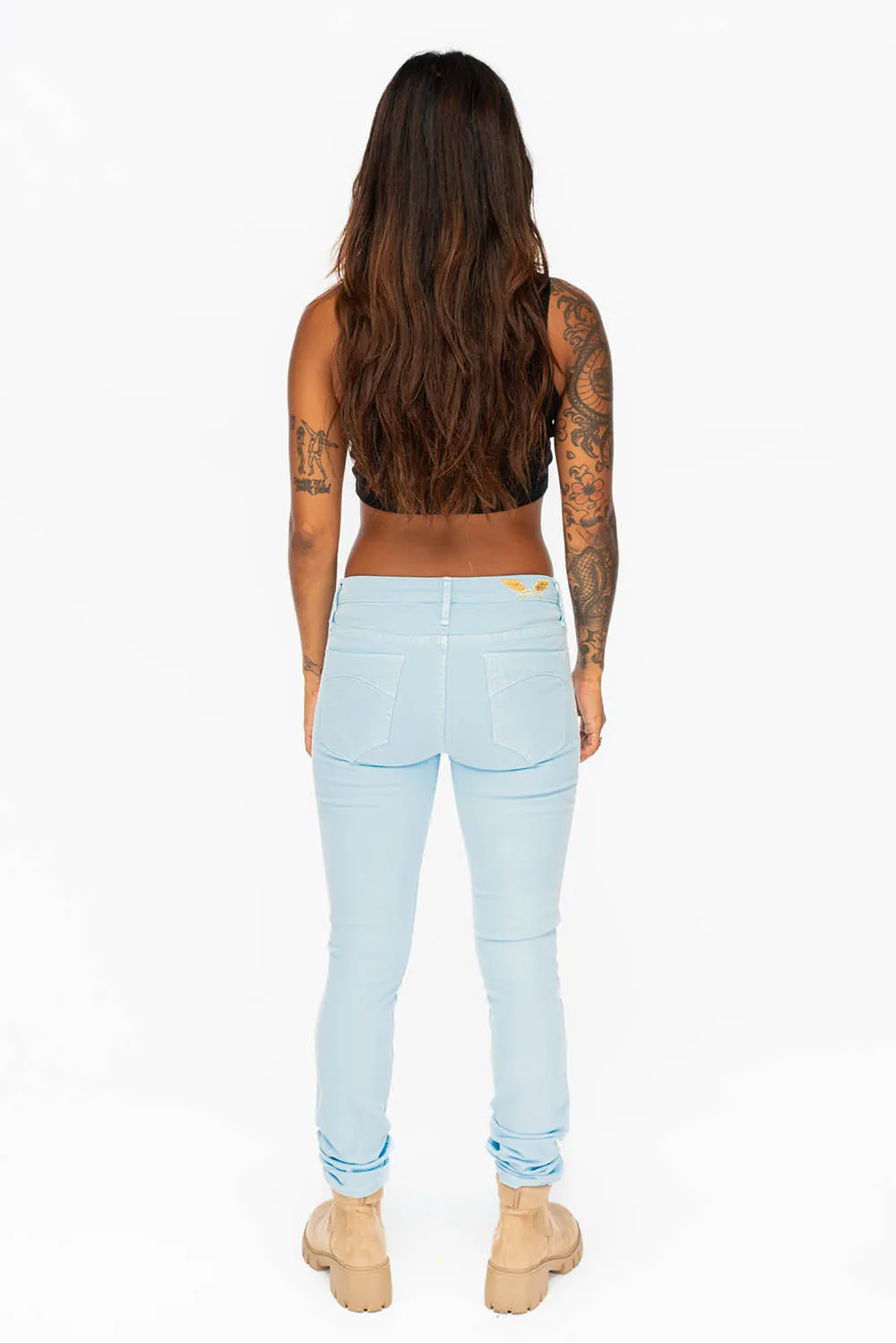 MID RISE WOMENS SKINNY JEANS IN PASTEL BLUE WASH