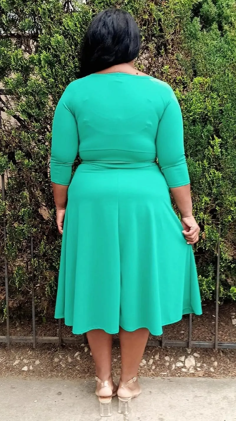 Plus Size Round Neck Flare Midi Dress With Belt and pockets