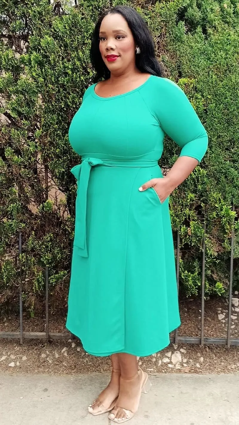 Plus Size Round Neck Flare Midi Dress With Belt and pockets