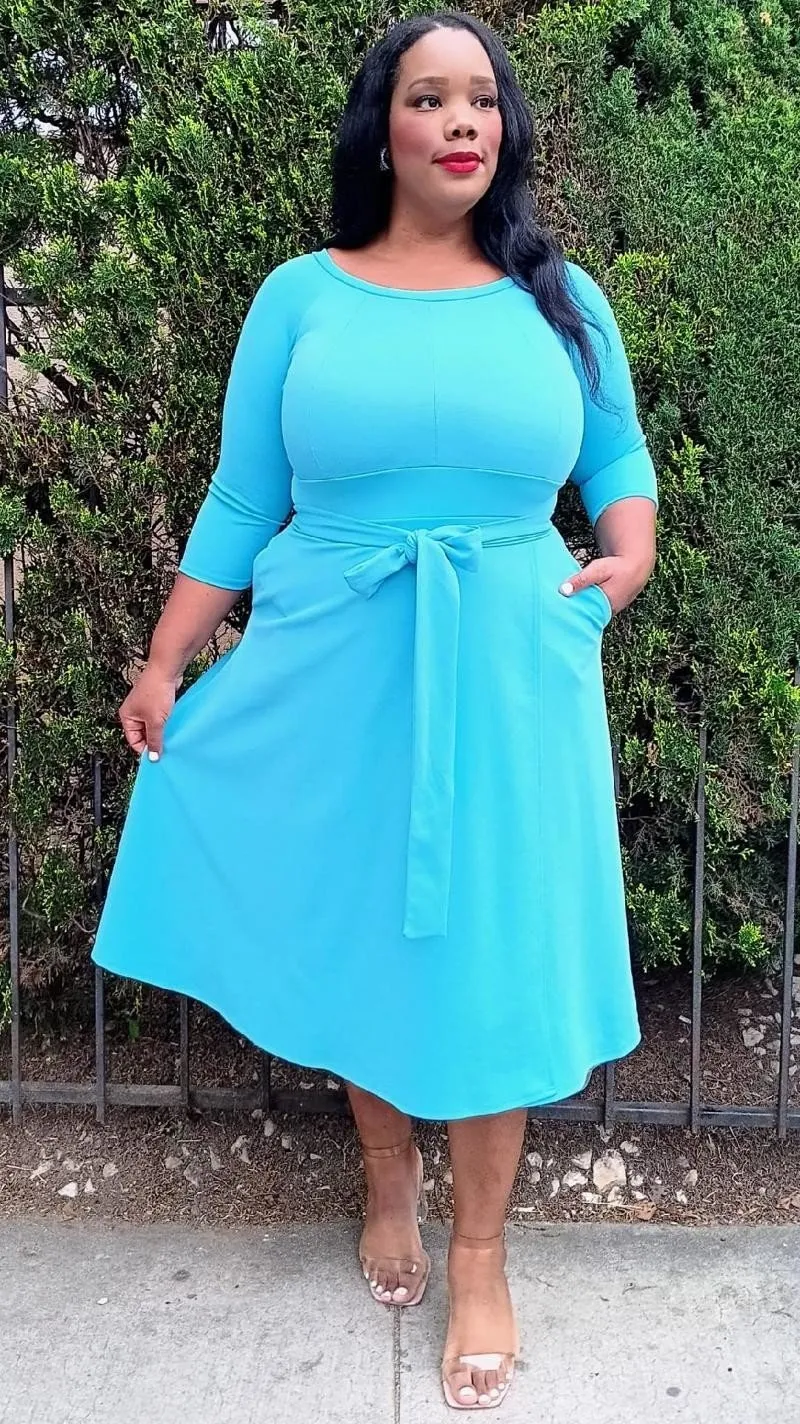 Plus Size Round Neck Flare Midi Dress With Belt and pockets