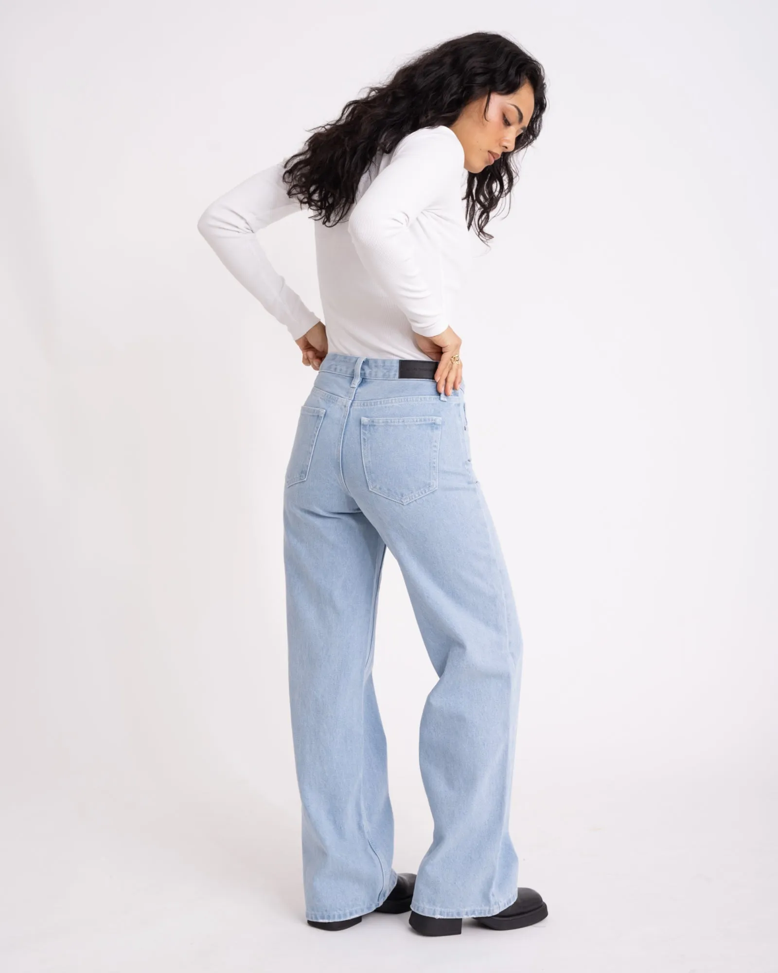 TILTIL Sanny Mid Relaxed Light Blue Jeans